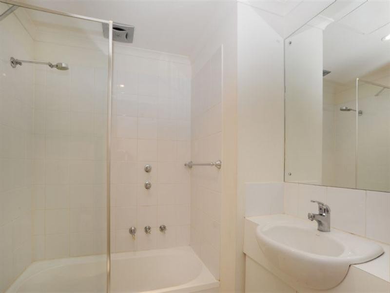 18 Queens Court, Adelaide SA 5000