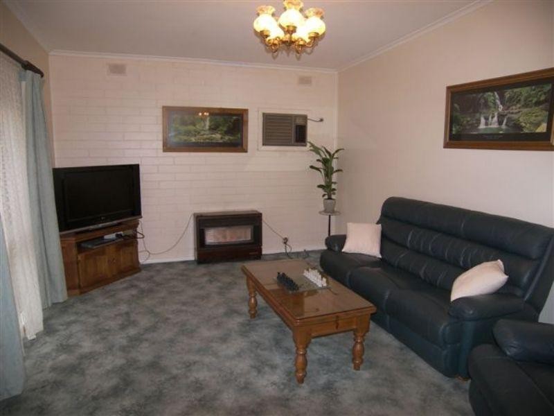 19 Gwender Terrace, Para Hills SA 5096