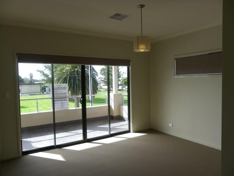 28 Sunset Crescent, Grange SA 5022