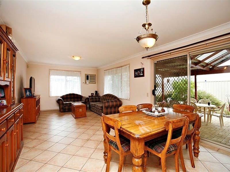 62 Warburton Drive, Woodcroft SA 5162