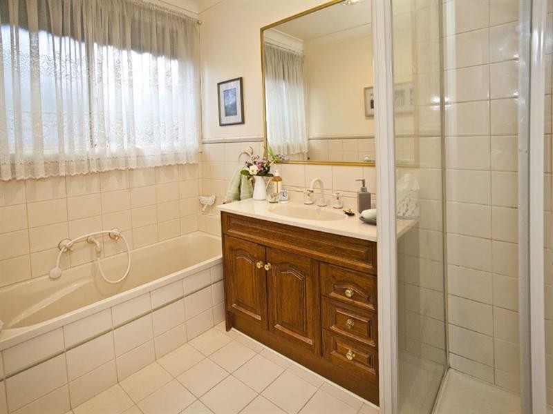 4 Tiverton Drive, Mulgrave VIC 3170