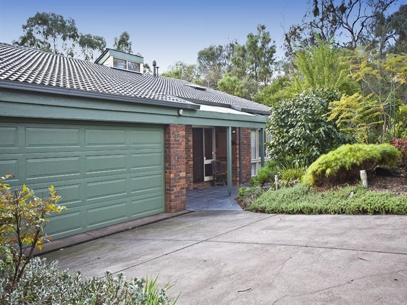 17 Heatherlea Drive, Wheelers Hill VIC 3150