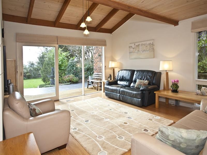 17 Heatherlea Drive, Wheelers Hill VIC 3150