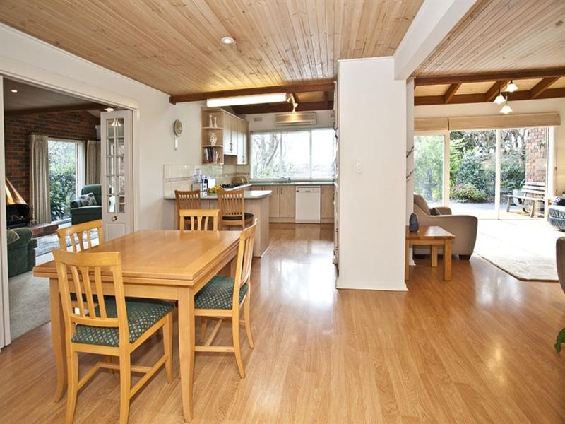 17 Heatherlea Drive, Wheelers Hill VIC 3150