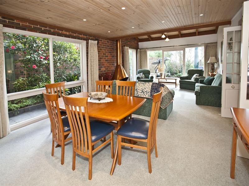 17 Heatherlea Drive, Wheelers Hill VIC 3150