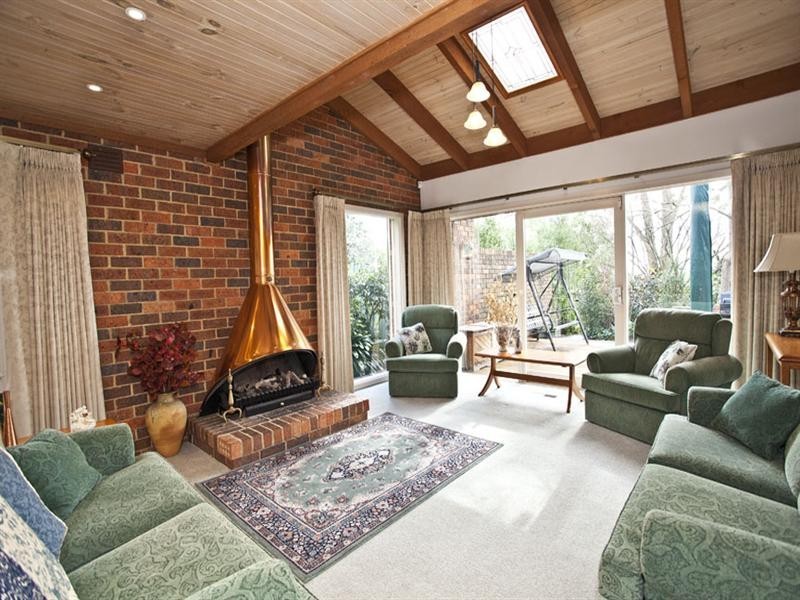 17 Heatherlea Drive, Wheelers Hill VIC 3150