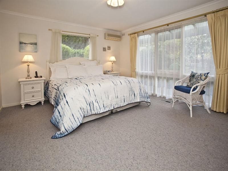 17 Heatherlea Drive, Wheelers Hill VIC 3150