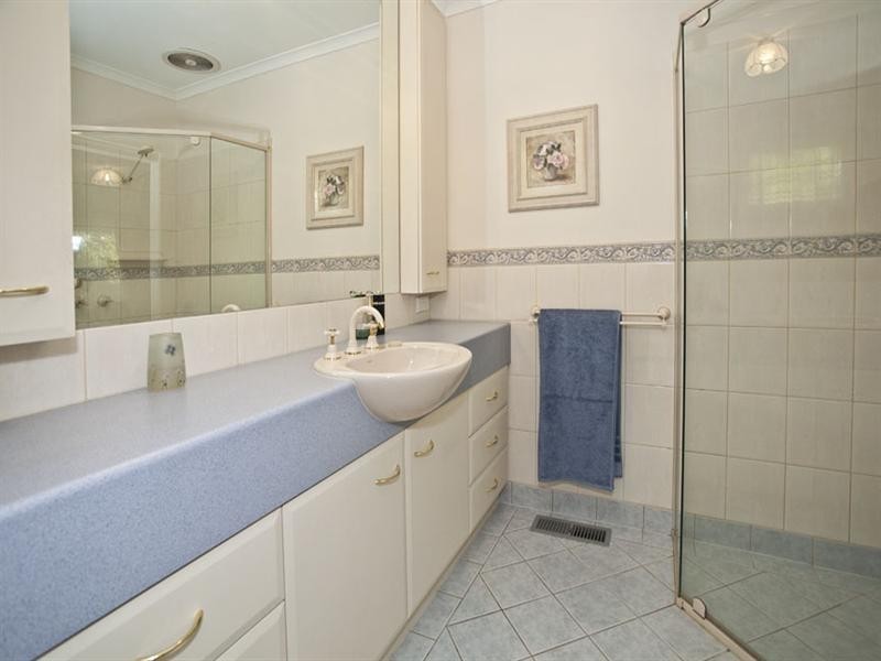 17 Heatherlea Drive, Wheelers Hill VIC 3150