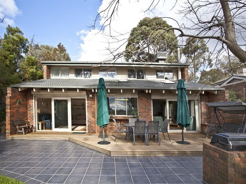 17 Heatherlea Drive, Wheelers Hill VIC 3150