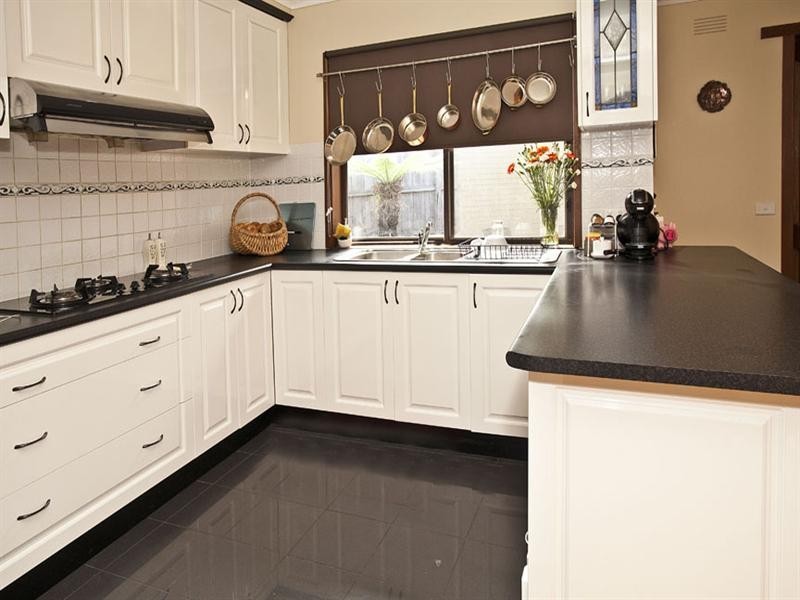 1 Hallows Street, Glen Waverley VIC 3150