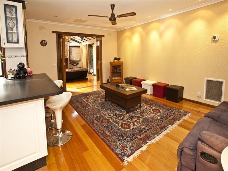 1 Hallows Street, Glen Waverley VIC 3150