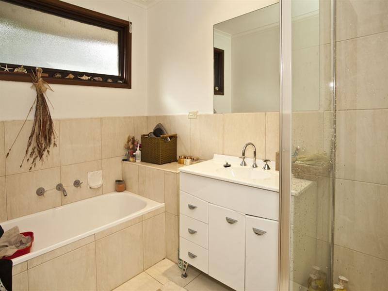 1 Hallows Street, Glen Waverley VIC 3150