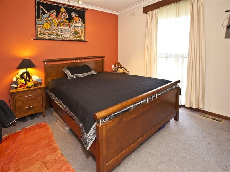 1 Hallows Street, Glen Waverley VIC 3150