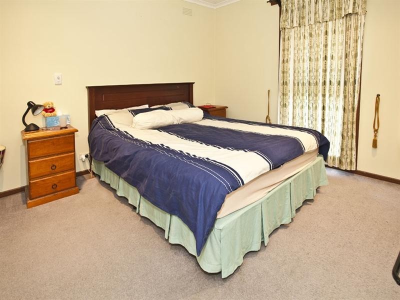 1 Hallows Street, Glen Waverley VIC 3150