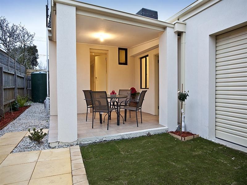 1/15 Juniper Avenue, Glen Waverley VIC 3150