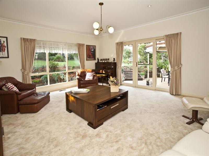 17 Atheldene Drive, Glen Waverley VIC 3150