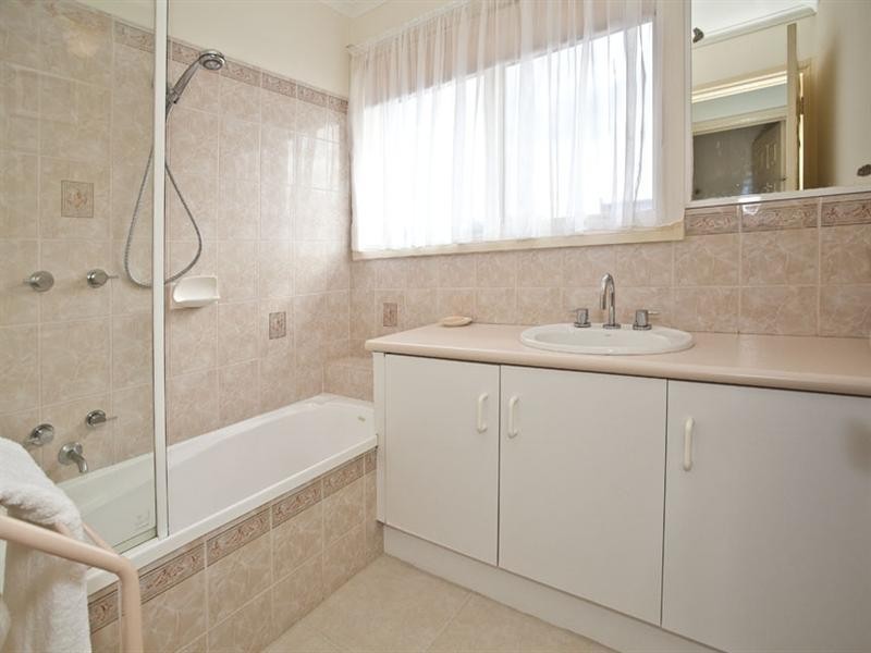 17 Atheldene Drive, Glen Waverley VIC 3150