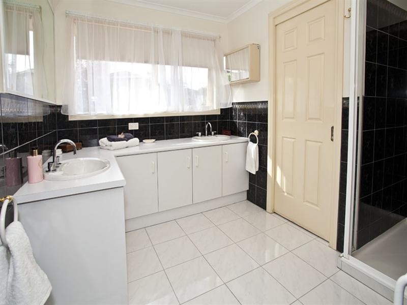 17 Atheldene Drive, Glen Waverley VIC 3150