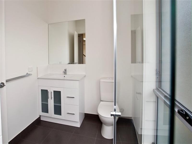 2/21 Dennis Street, Clayton VIC 3168