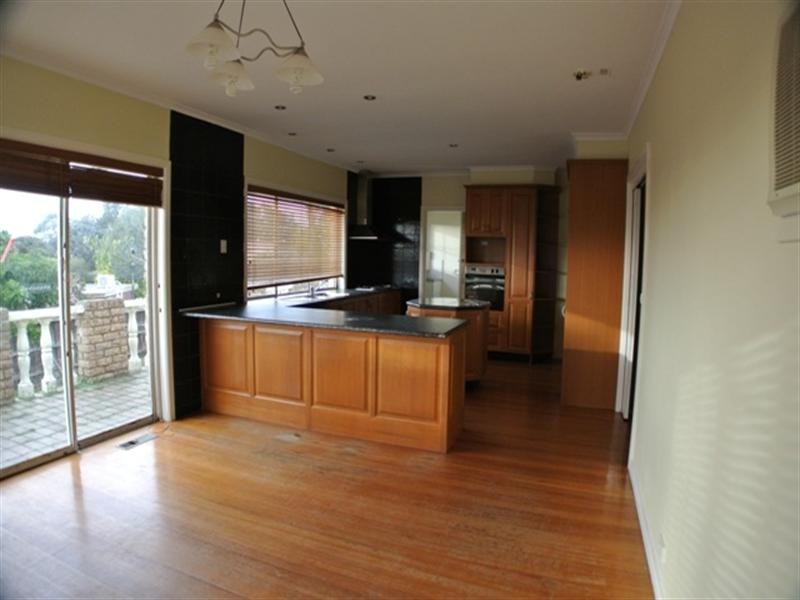 14 Crestmont Drive, Glen Waverley VIC 3150