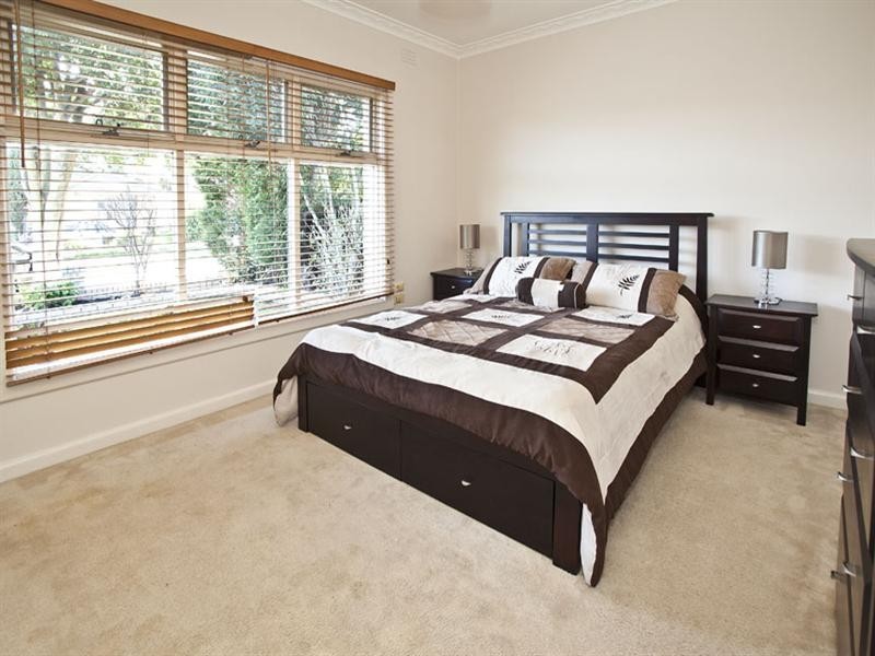 30 Merlyn Avenue, Clayton South VIC 3169