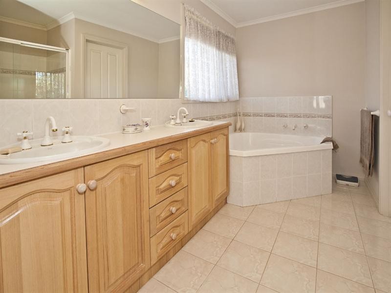 44 Alex Avenue, Wheelers Hill VIC 3150