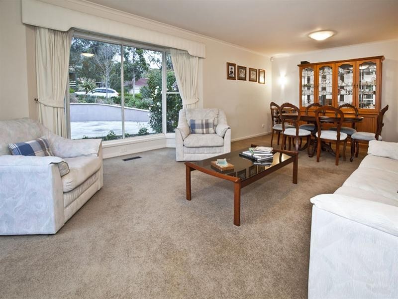 15 Heatherlea Drive, Wheelers Hill VIC 3150