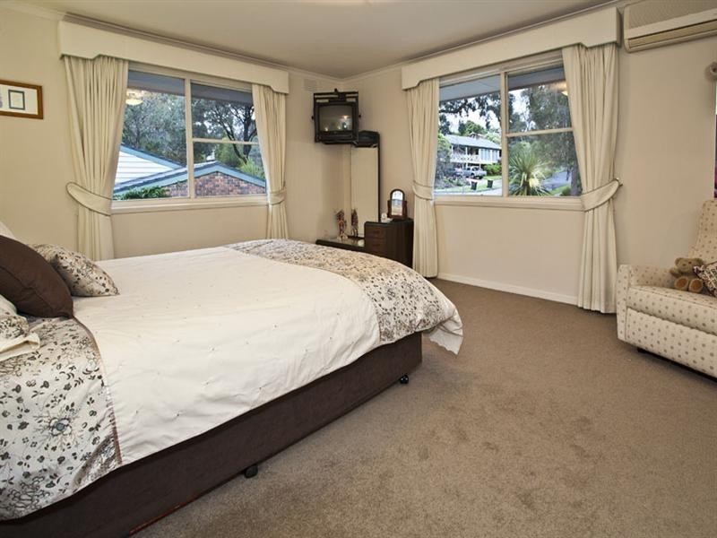15 Heatherlea Drive, Wheelers Hill VIC 3150