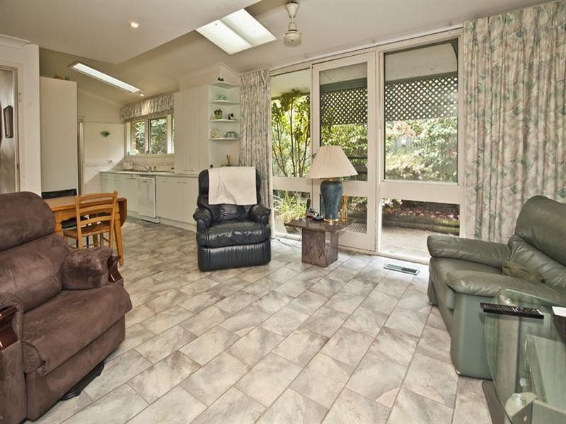 50 Greenways Road, Glen Waverley VIC 3150