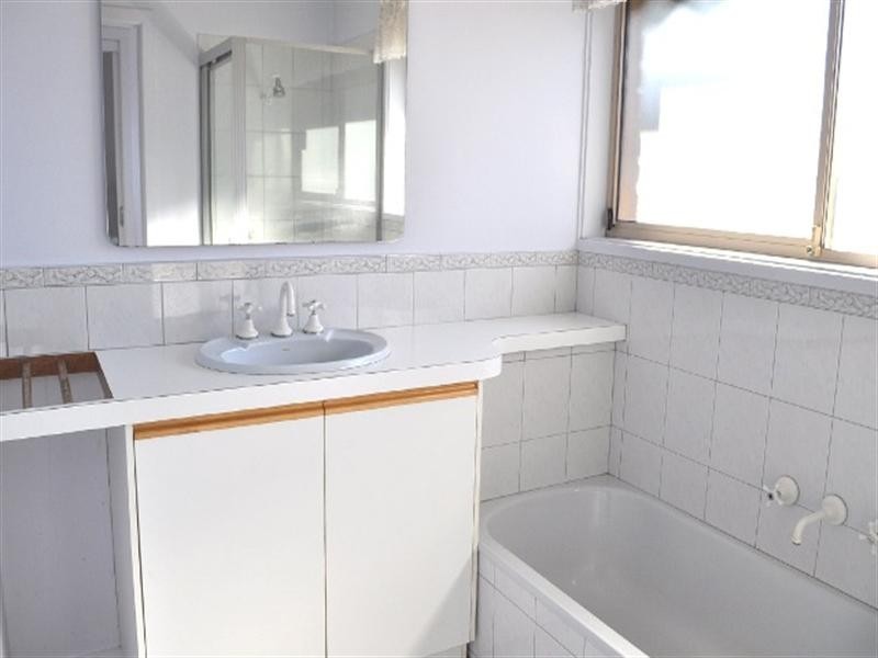 2/4 Hillgrove Close, Wheelers Hill VIC 3150