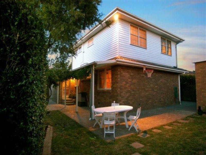 8 Merrick Crescent, Glen Waverley VIC 3150