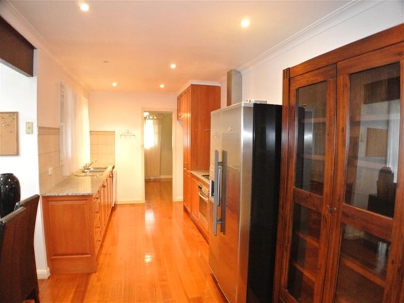8 Merrick Crescent, Glen Waverley VIC 3150
