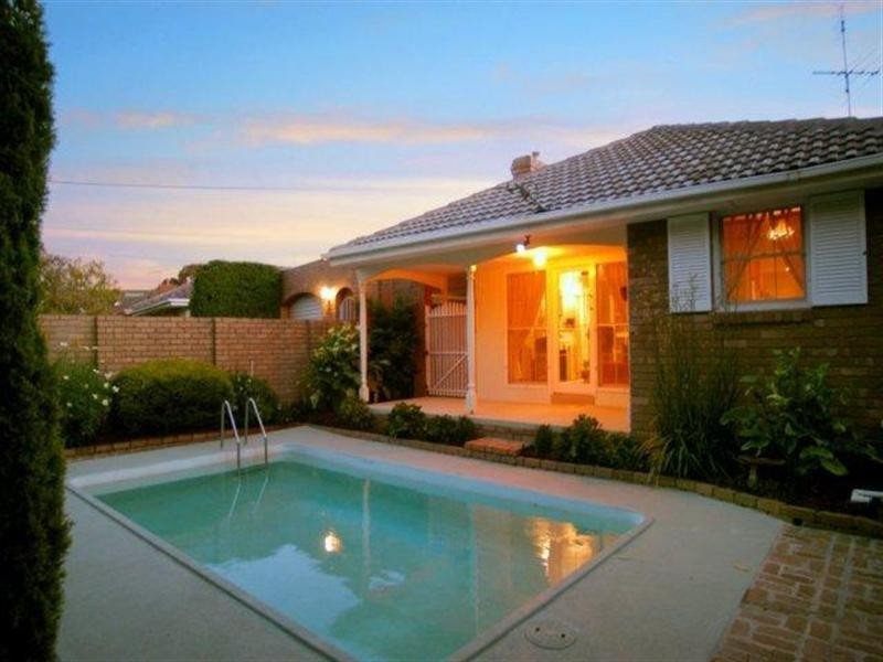 8 Merrick Crescent, Glen Waverley VIC 3150