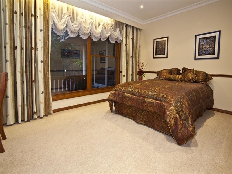 84 Sunnybrook Drive, Wheelers Hill VIC 3150