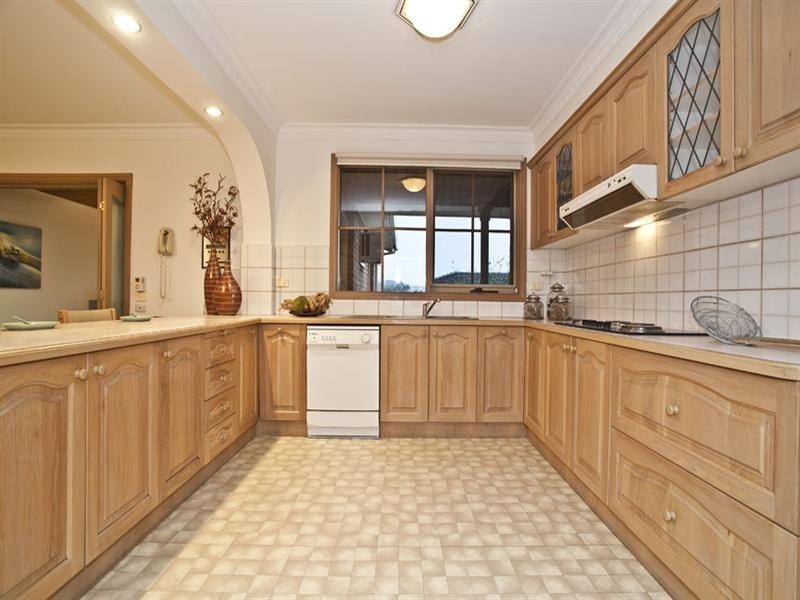 16 Gibbon Avenue, Vermont South VIC 3133