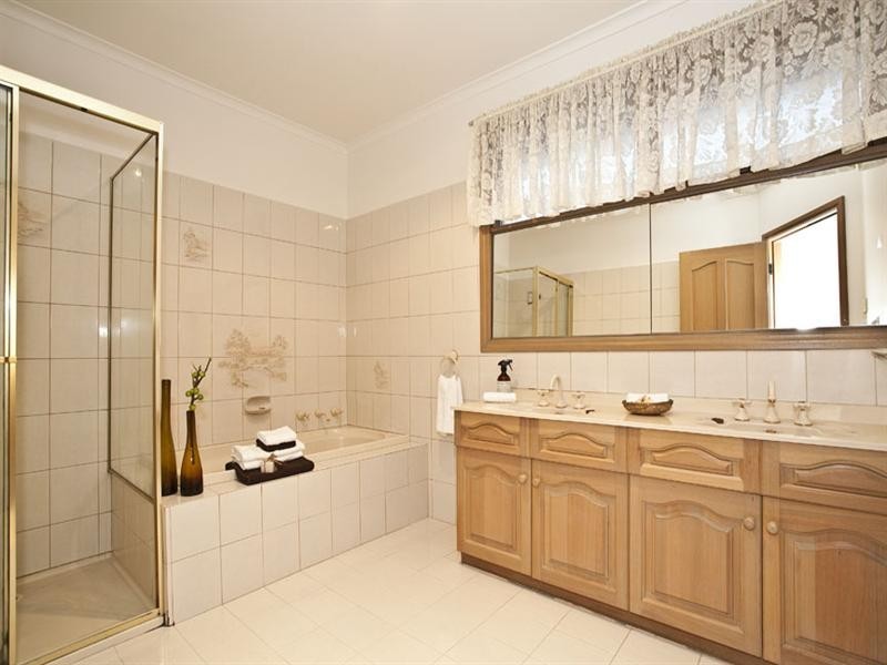 16 Gibbon Avenue, Vermont South VIC 3133