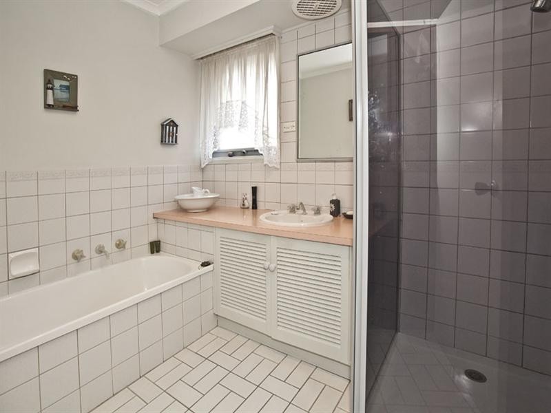 10 Newton Grove, Glen Waverley VIC 3150