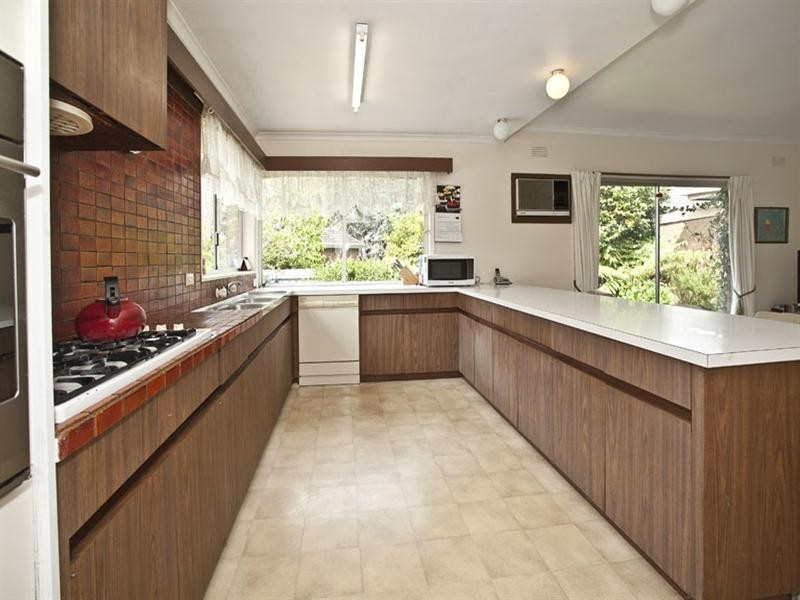 9 Leamington Crescent, Glen Waverley VIC 3150