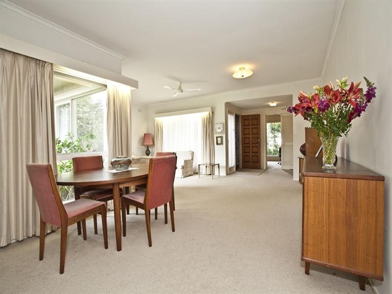 9 Leamington Crescent, Glen Waverley VIC 3150