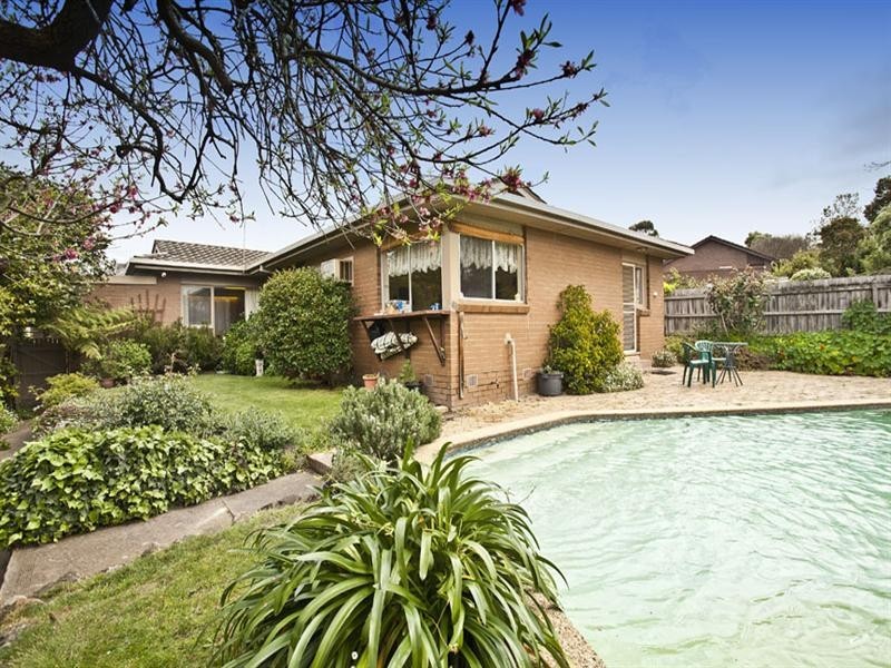 9 Leamington Crescent, Glen Waverley VIC 3150