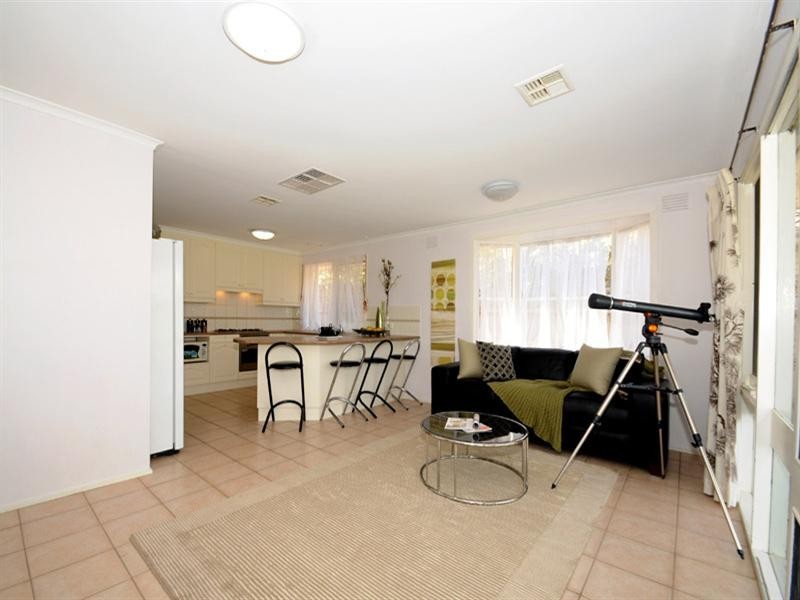 8 King Arthur Drive, Glen Waverley VIC 3150