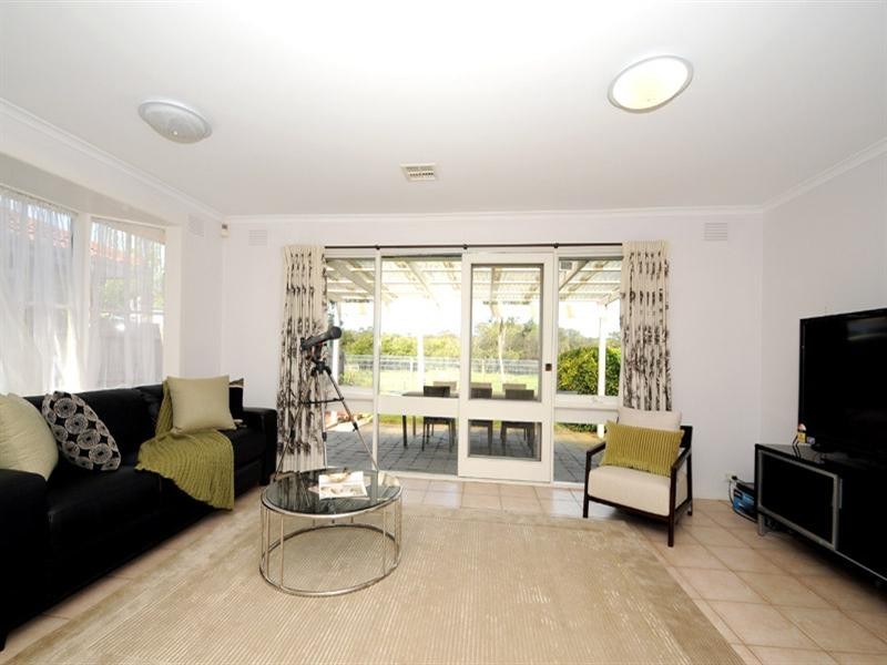 8 King Arthur Drive, Glen Waverley VIC 3150