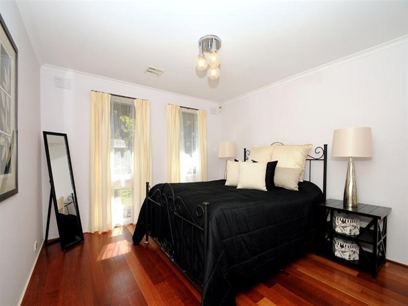 8 King Arthur Drive, Glen Waverley VIC 3150