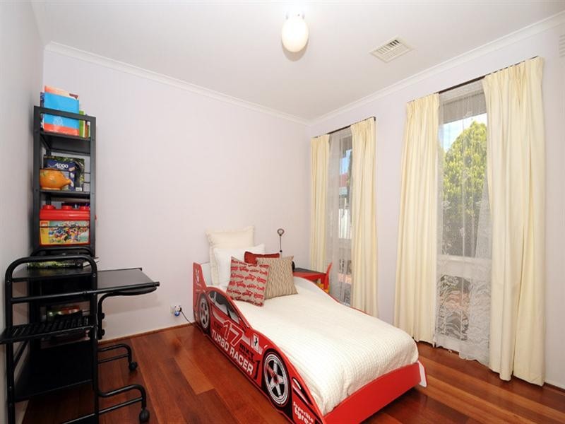 8 King Arthur Drive, Glen Waverley VIC 3150