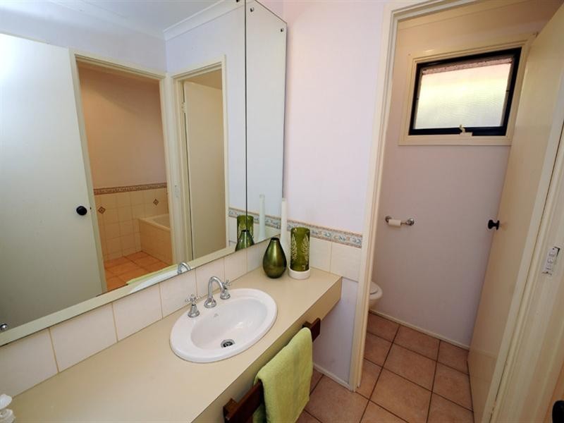 8 King Arthur Drive, Glen Waverley VIC 3150