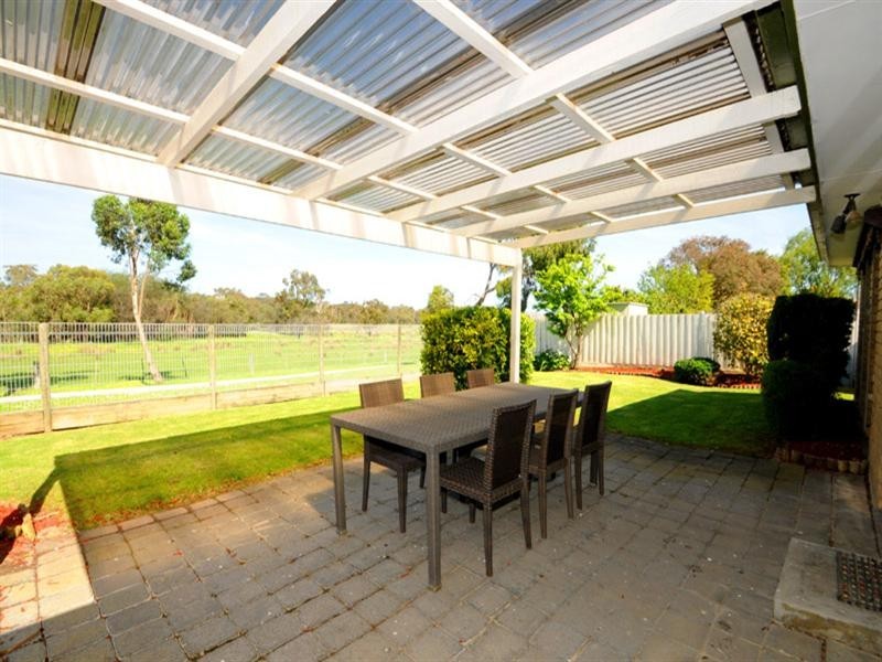 8 King Arthur Drive, Glen Waverley VIC 3150