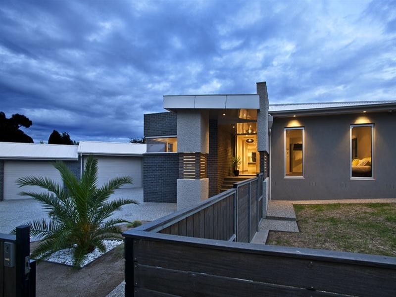 136 Haverbrack Drive, Mulgrave VIC 3170