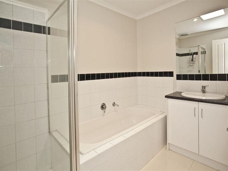 11 Marshall Way, Glen Waverley VIC 3150
