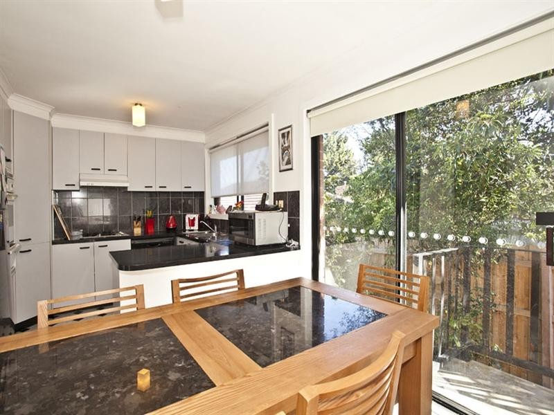 2/24 Anthony Drive, Mount Waverley VIC 3149