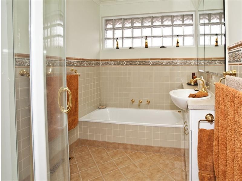 18 Gyton Avenue, Glen Waverley VIC 3150